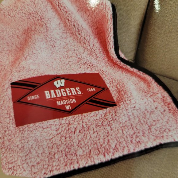 Homefield Decor Bedding Wisconsin Badgers Sherpa Throw Blanket 6 X